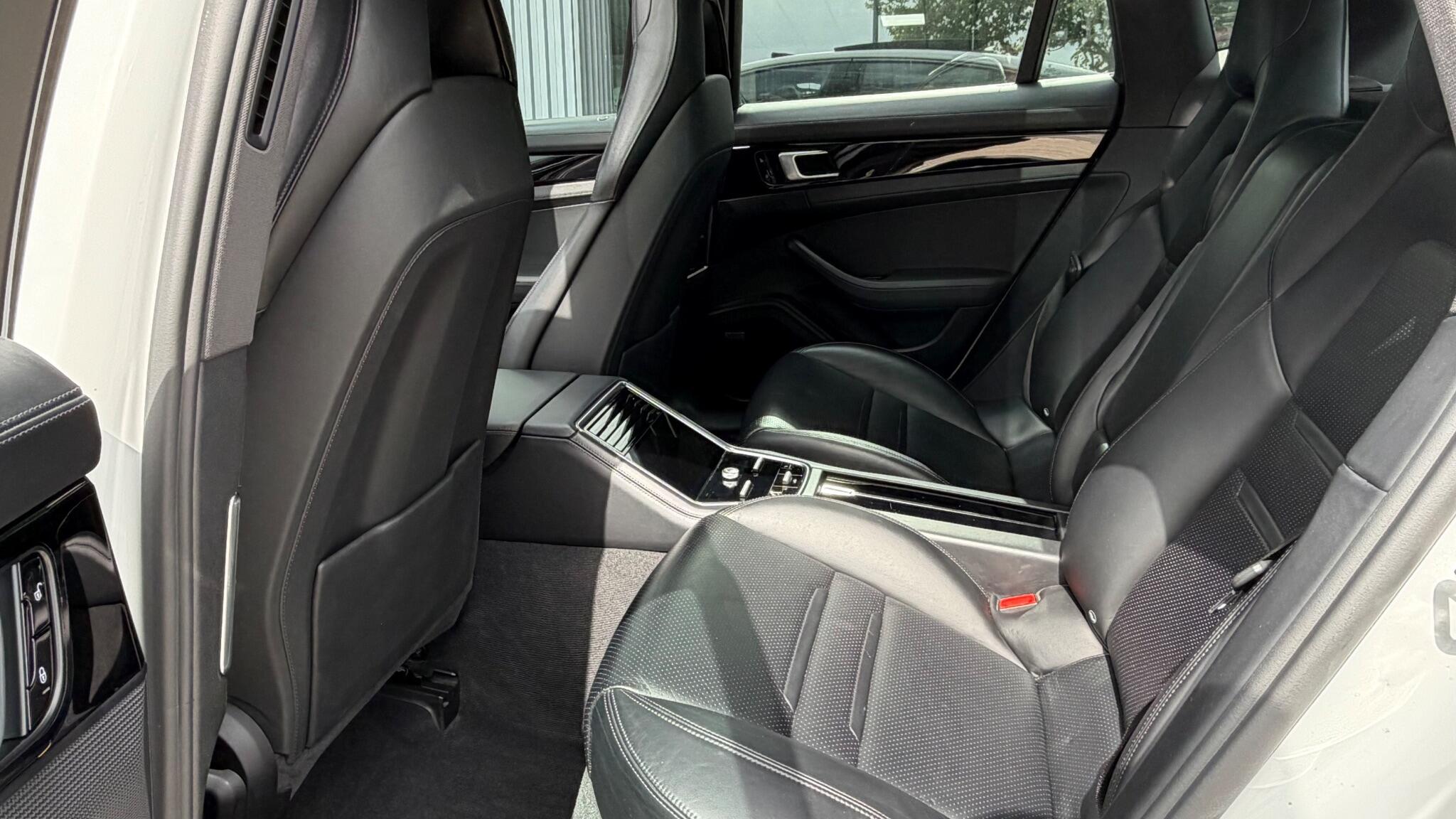Porsche Panamera view 19