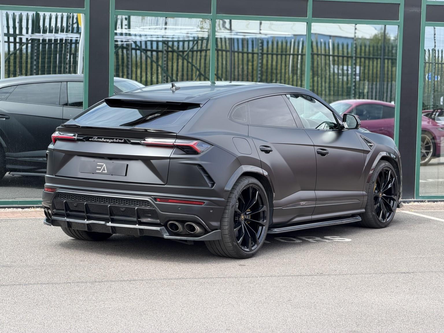 Lamborghini Urus view 8