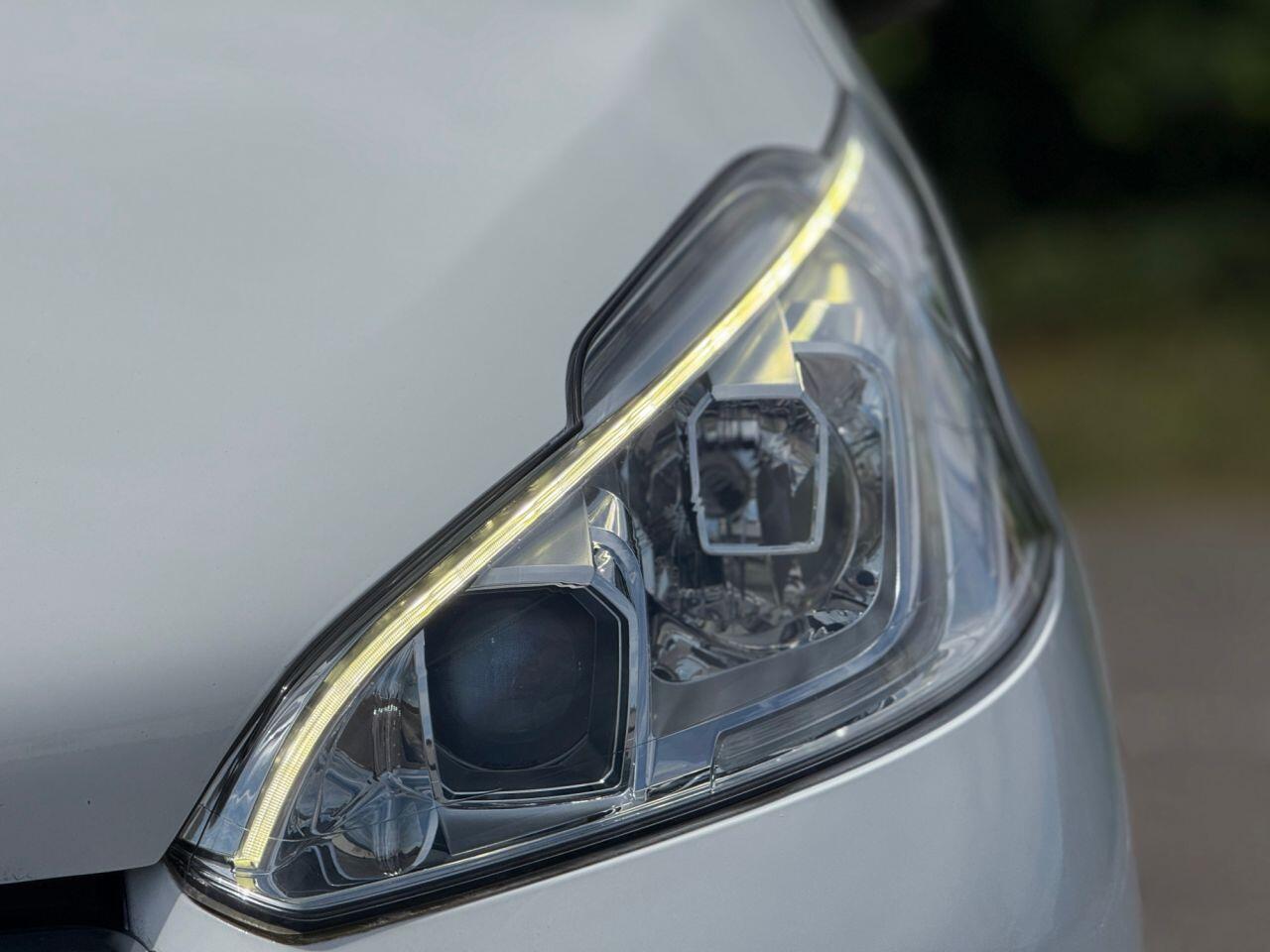 Peugeot 208 view 42