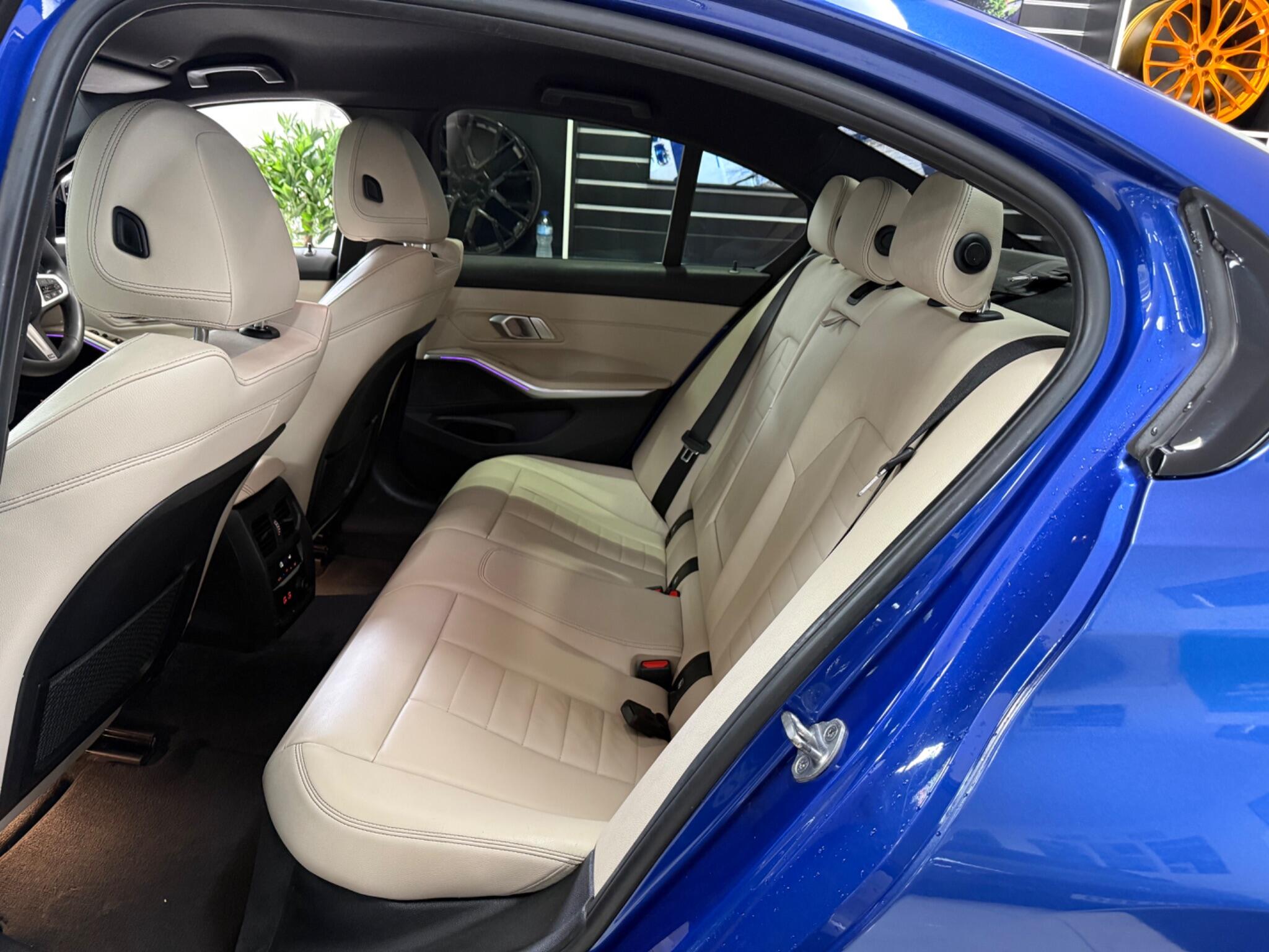 BMW 3 Series view 29