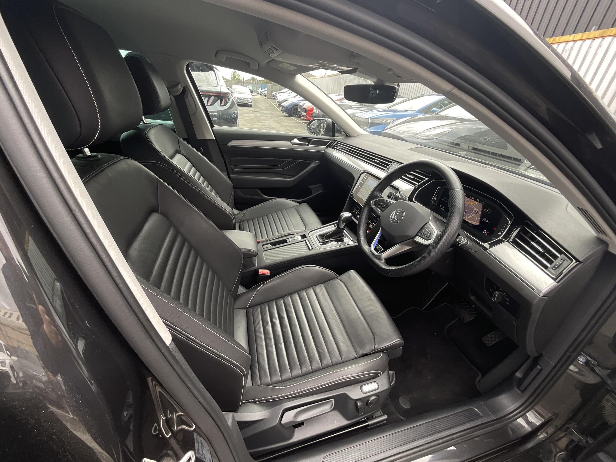 Volkswagen Passat view 15