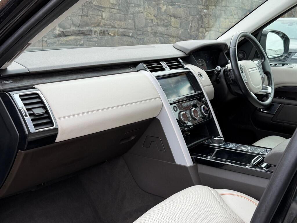 Land Rover Discovery view 15