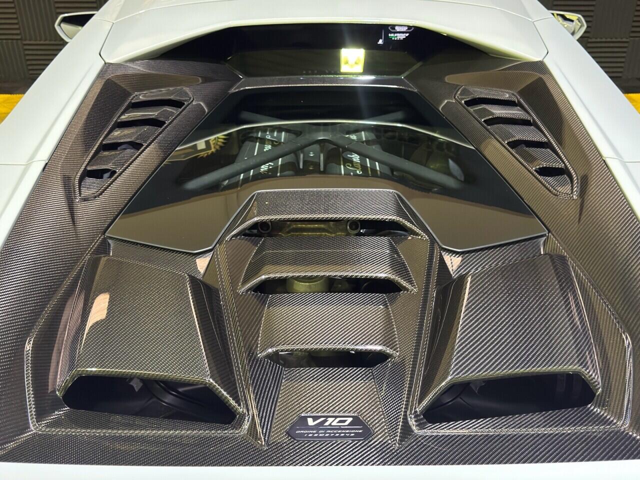 Lamborghini Huracan view 29
