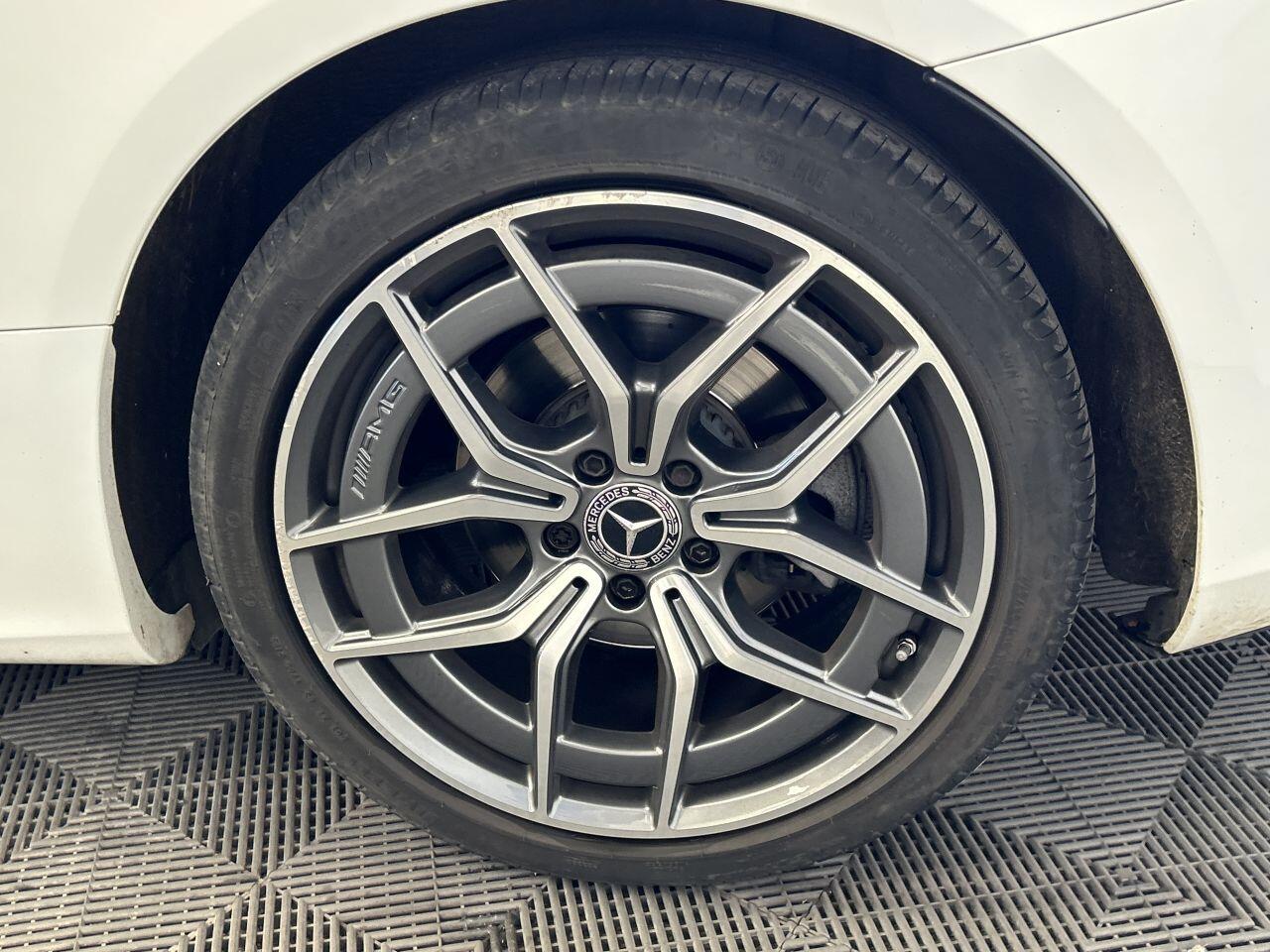 Mercedes-Benz E Class view 28