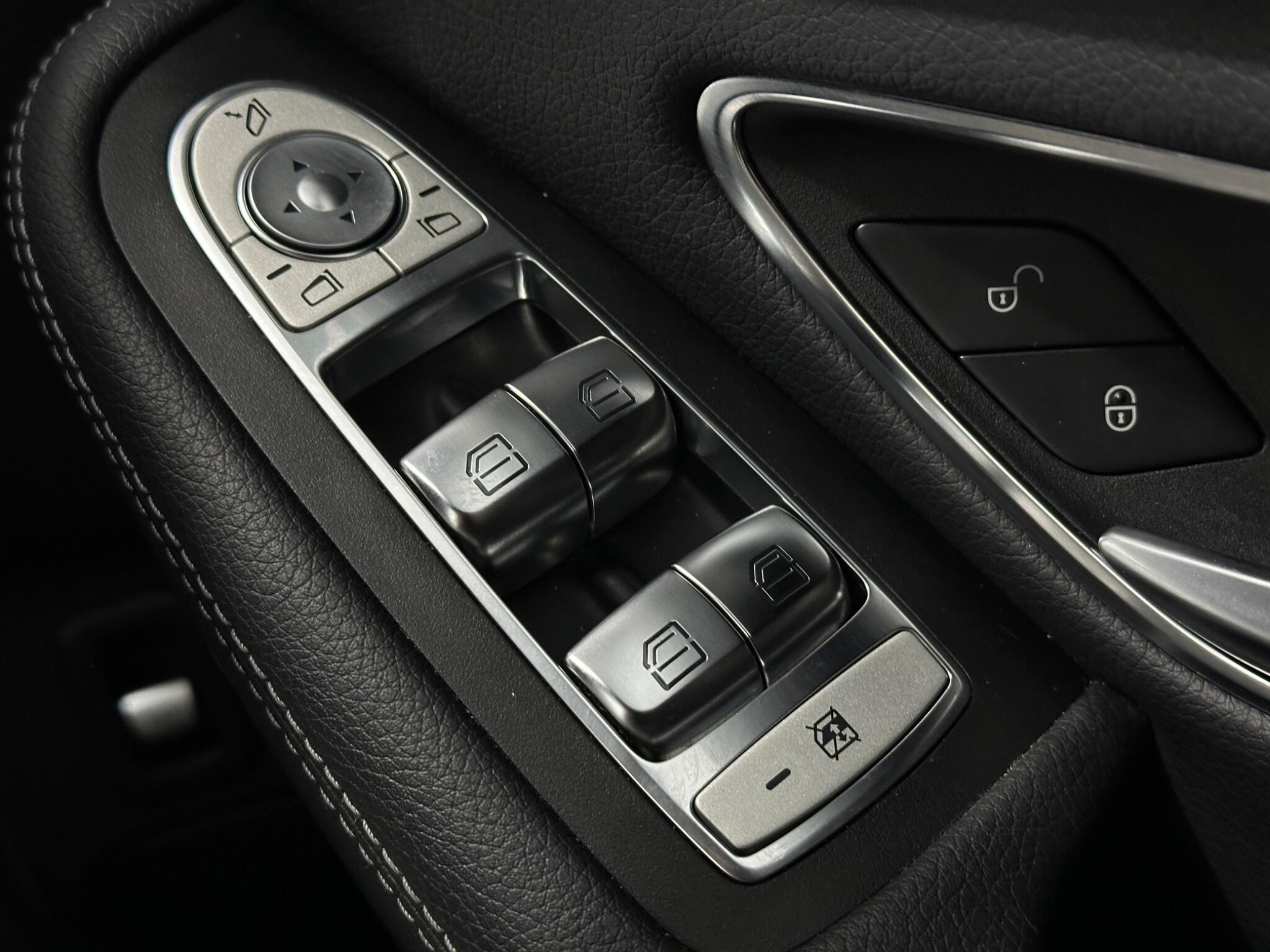 Mercedes-Benz C-Class view 19