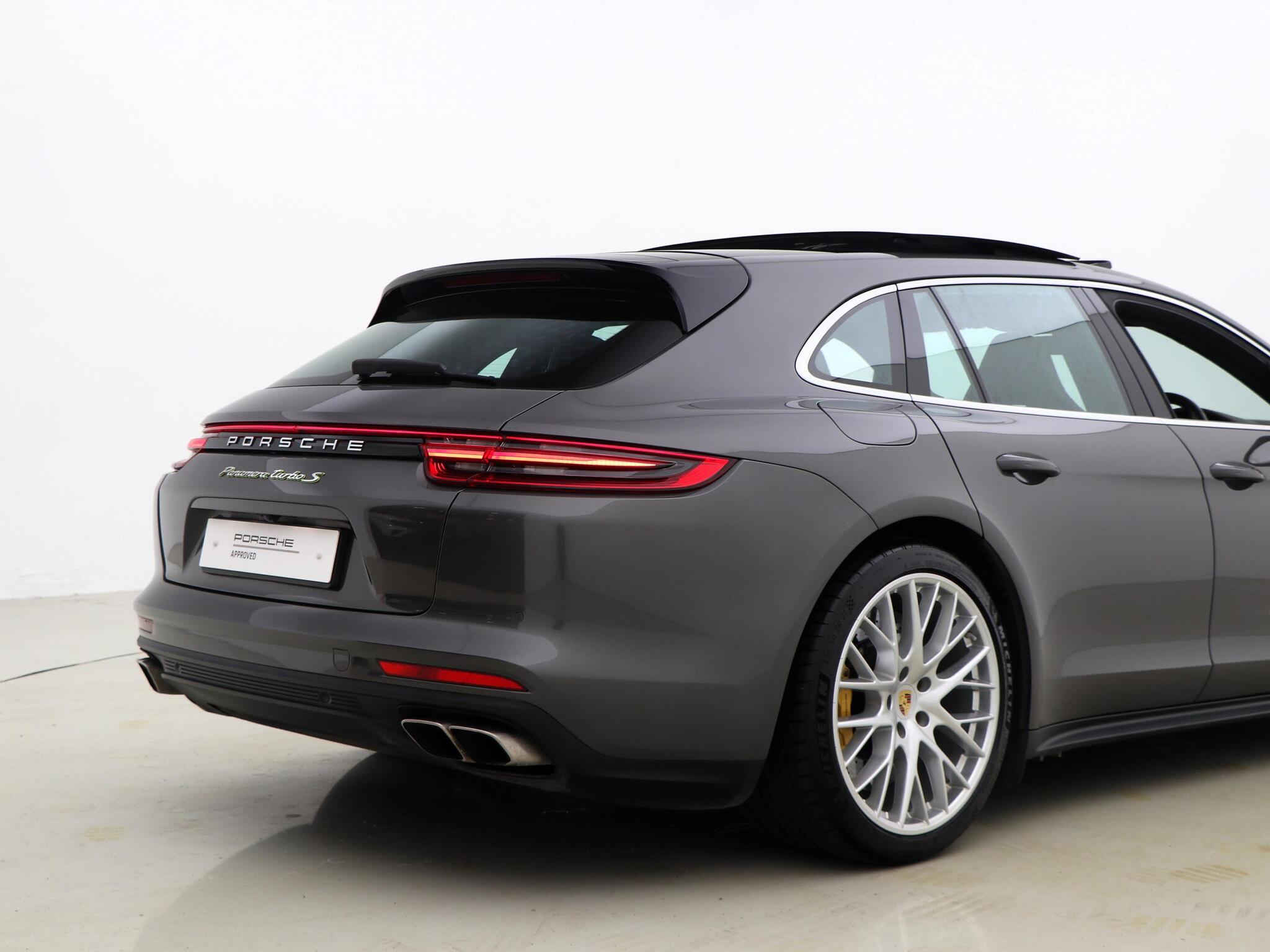 Porsche Panamera view 19