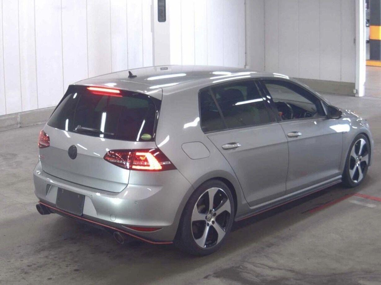 Volkswagen Golf view 4
