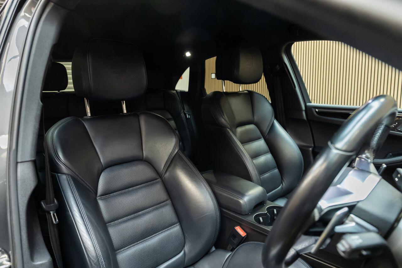 Porsche Macan view 44