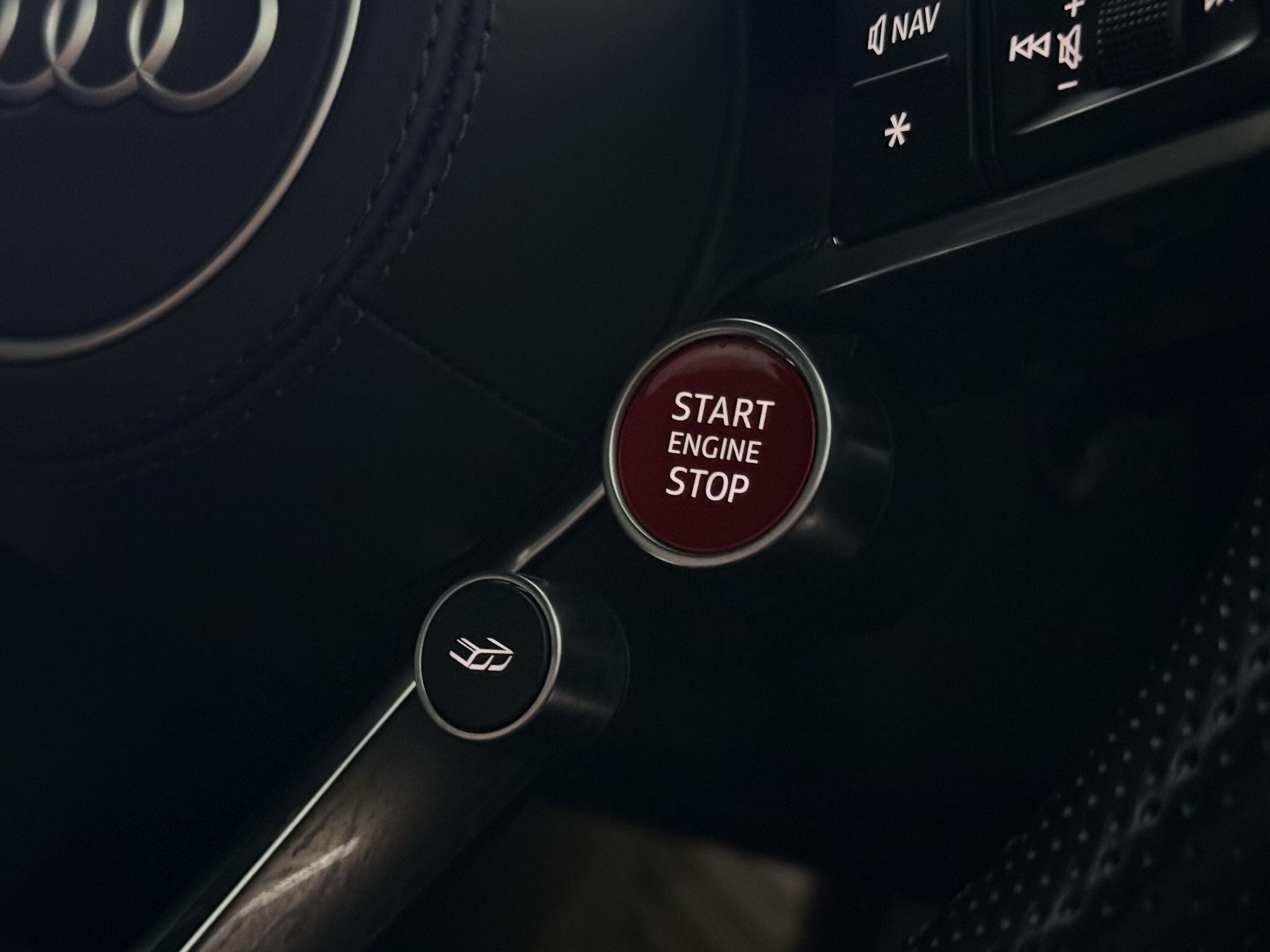 Audi R8 view 28