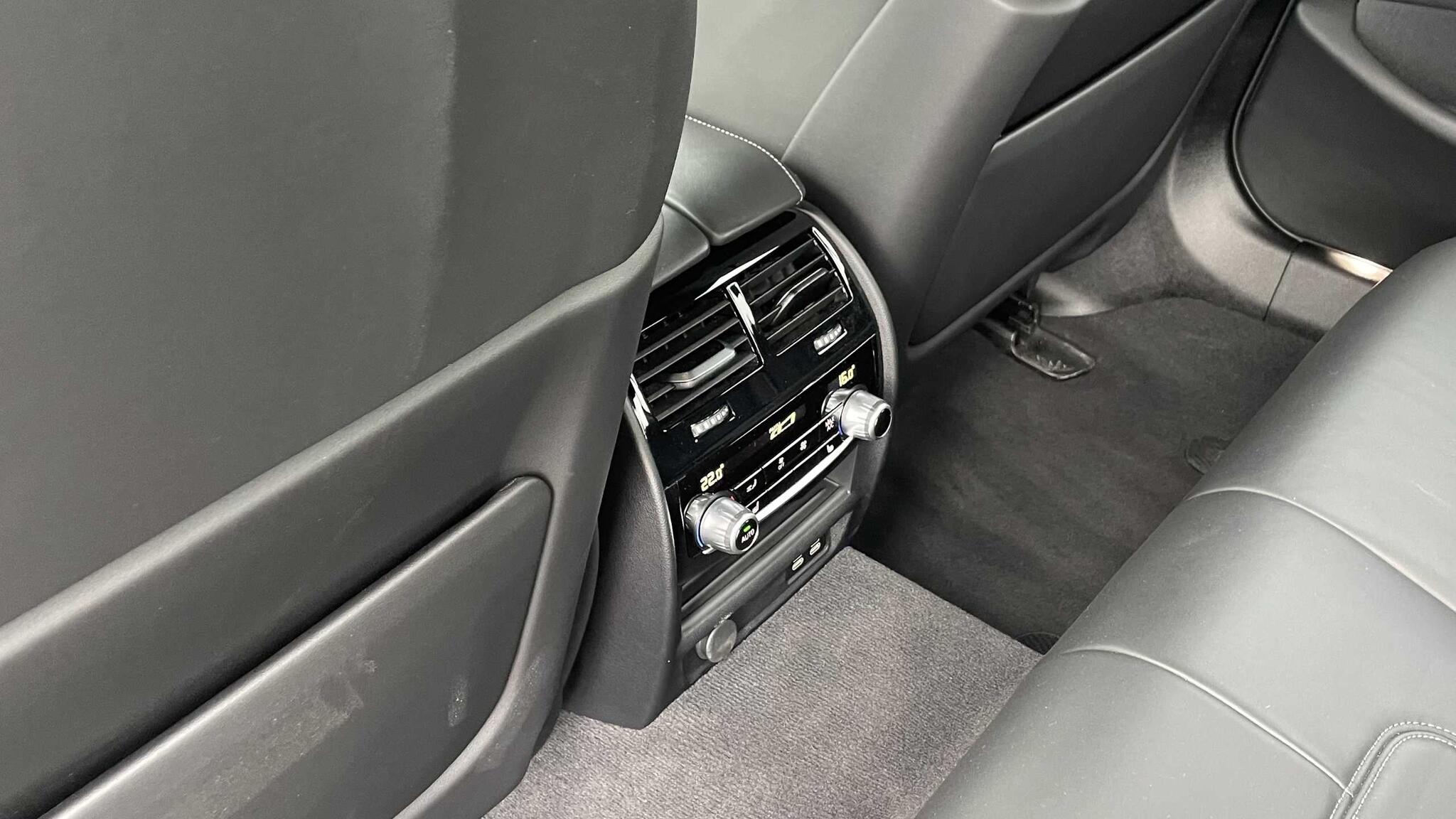 BMW M5 view 32