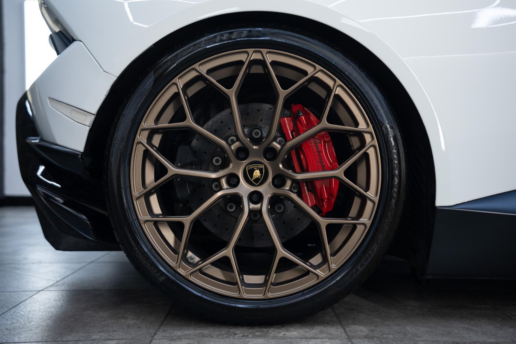 Lamborghini Huracan view 4