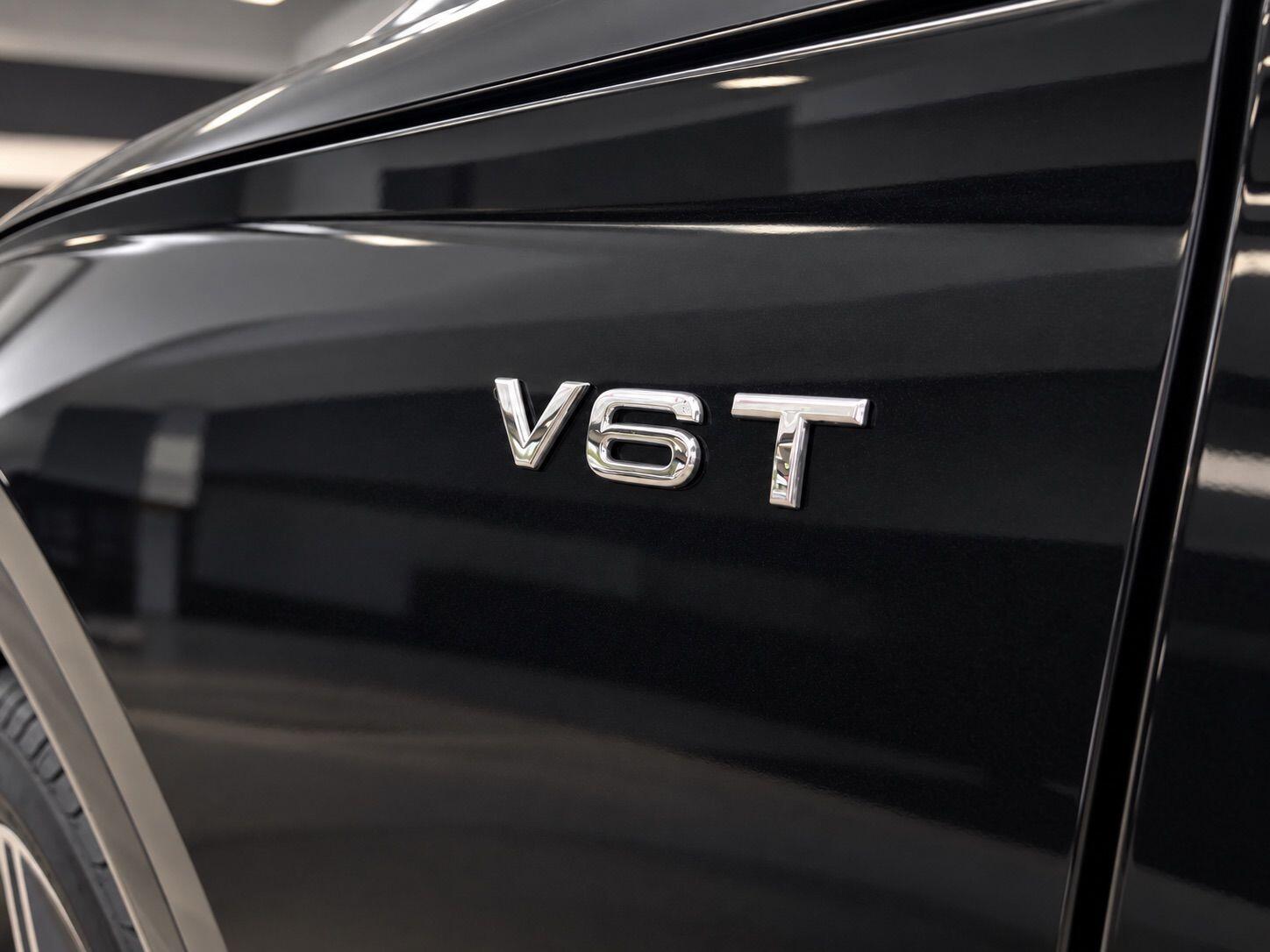 Audi SQ5 view 16