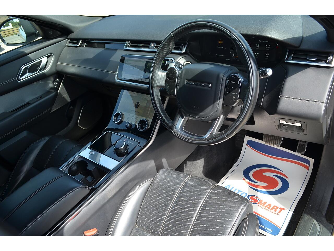 Land Rover Range Rover Velar view 2