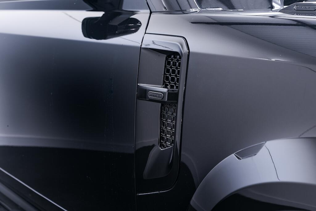 Land Rover Defender view 11