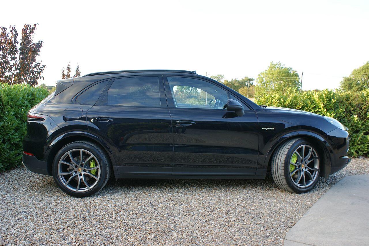 Porsche Cayenne view 13