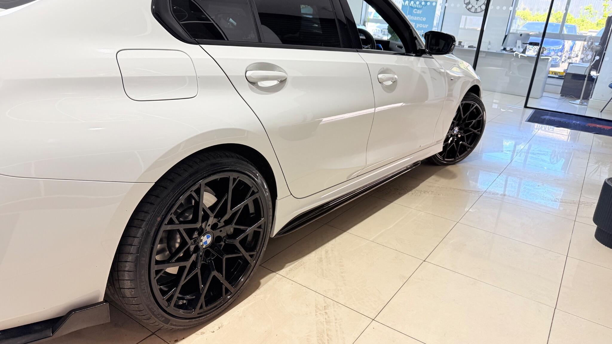 BMW 3 Series view 15