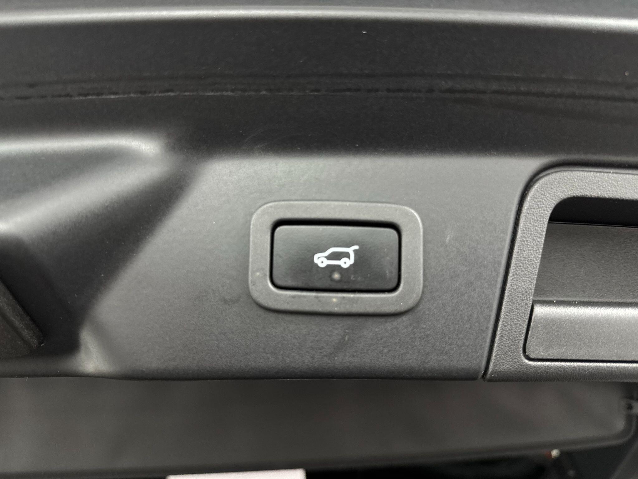 Land Rover Range Rover Velar view 47