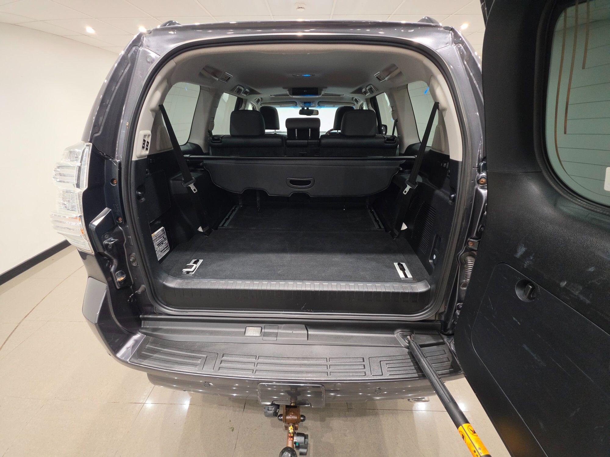 Toyota Land Cruiser view 58