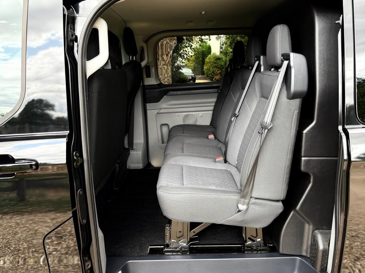 Ford Transit Custom view 17