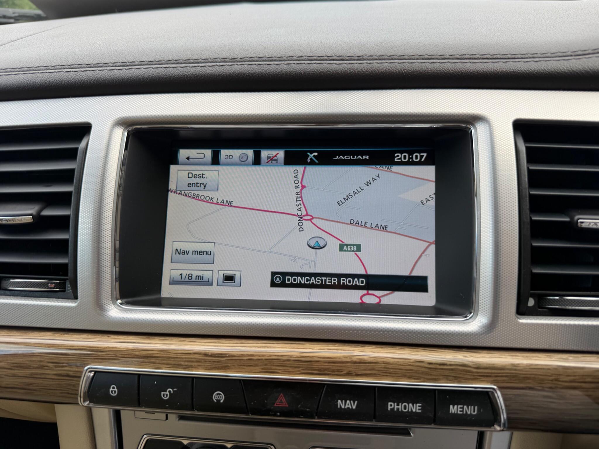 Jaguar XF view 11