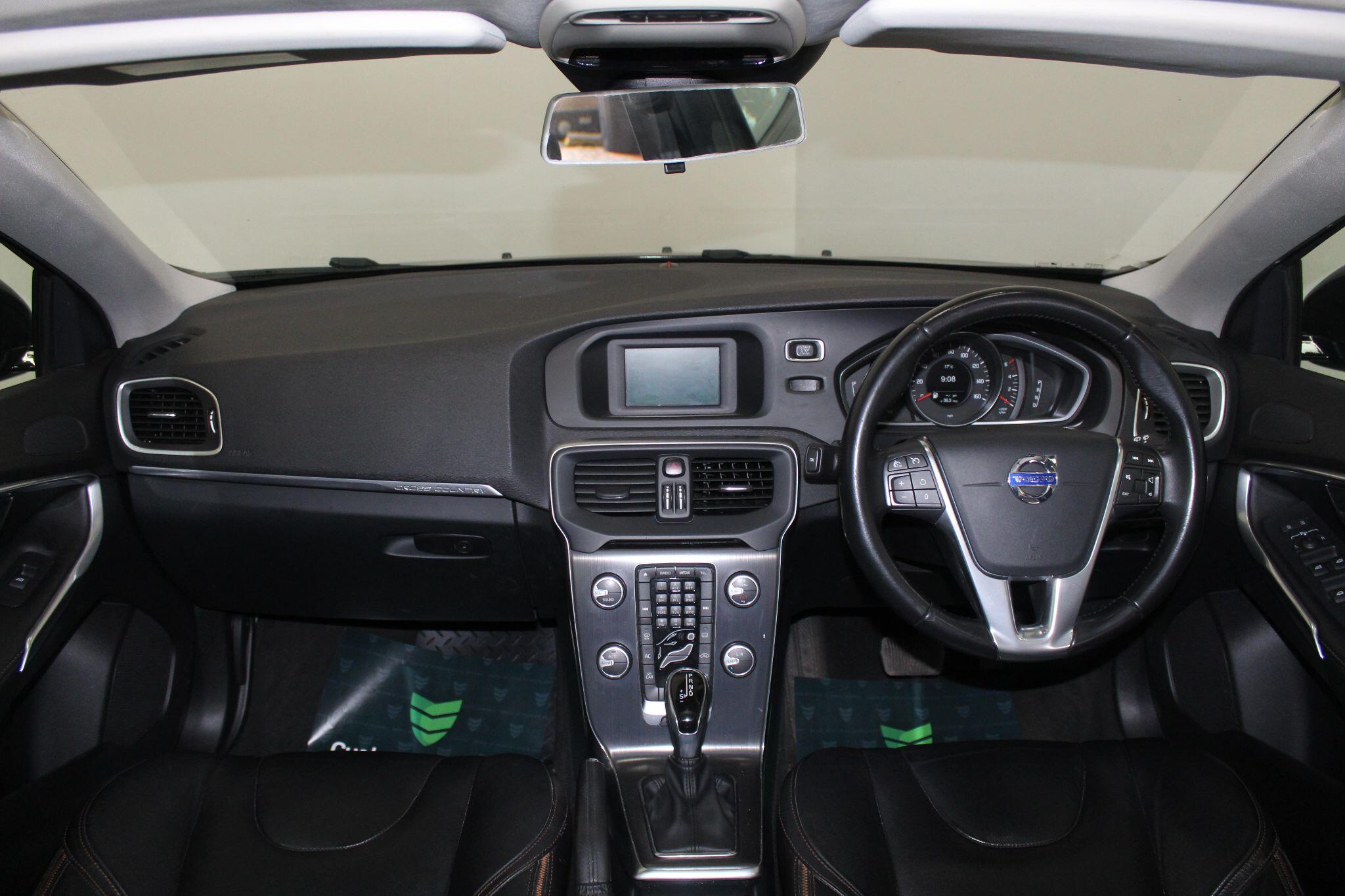 Volvo V40 Cross Country view 28