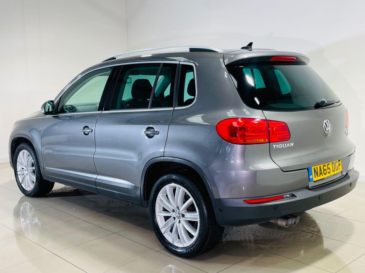 Volkswagen Tiguan view 3