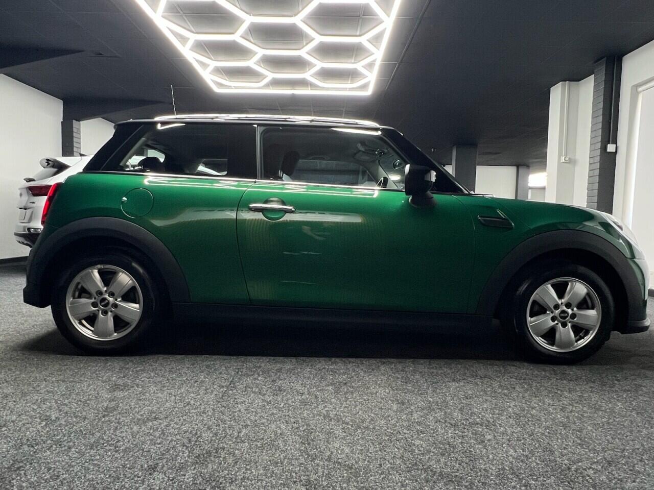 Mini Hatch view 15