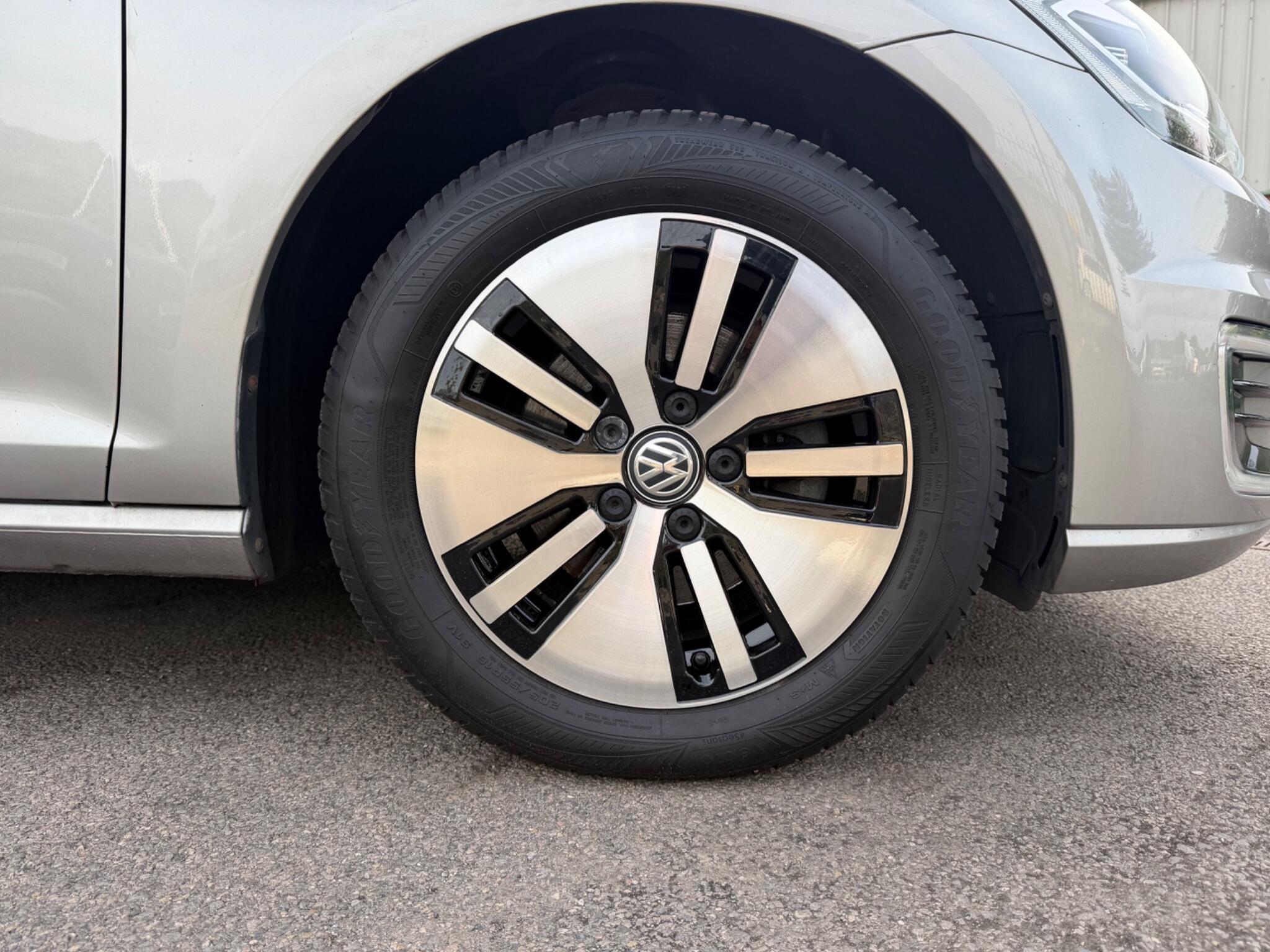 Volkswagen E-Golf view 14
