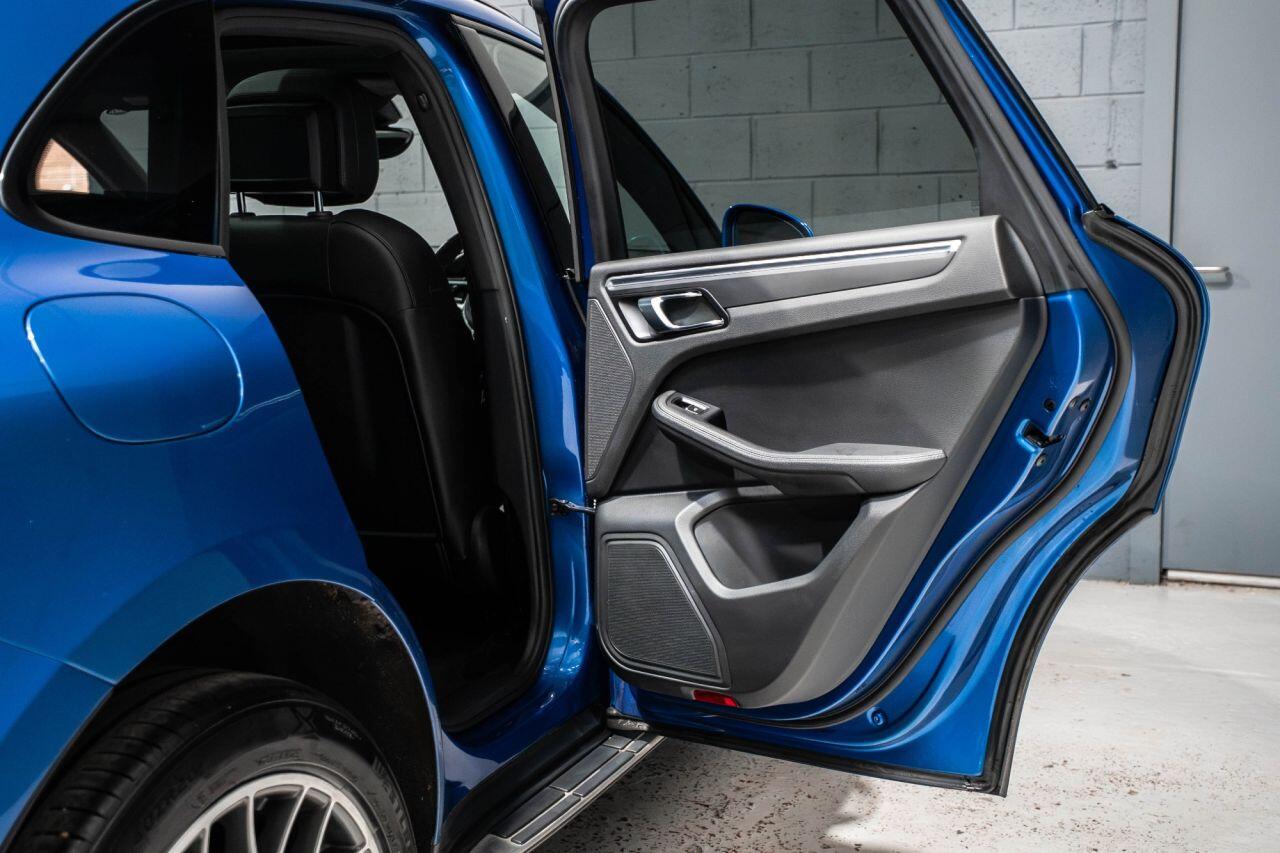 Porsche Macan view 22
