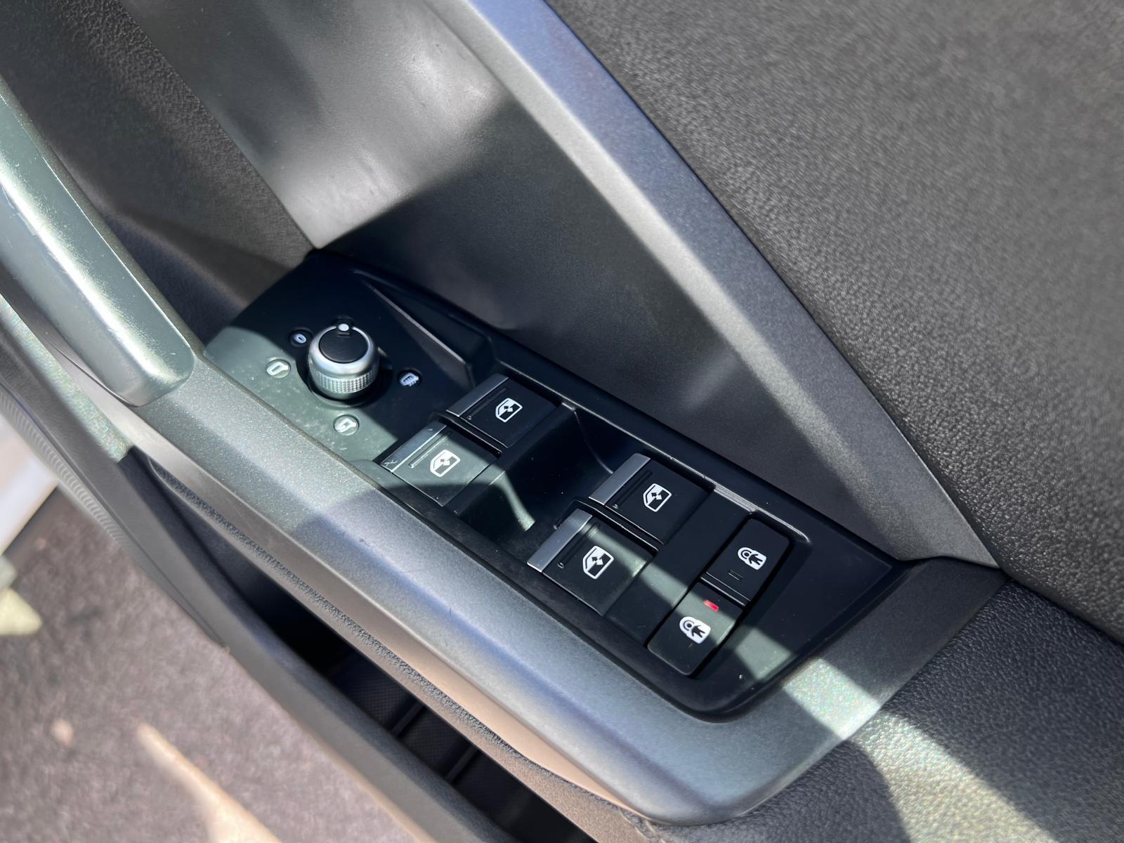 Audi Q3 view 31