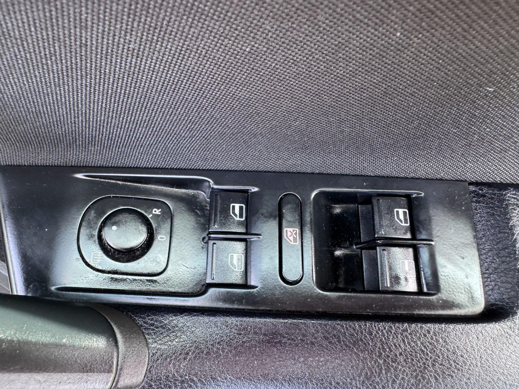 2011 Volkswagen Passat image 32