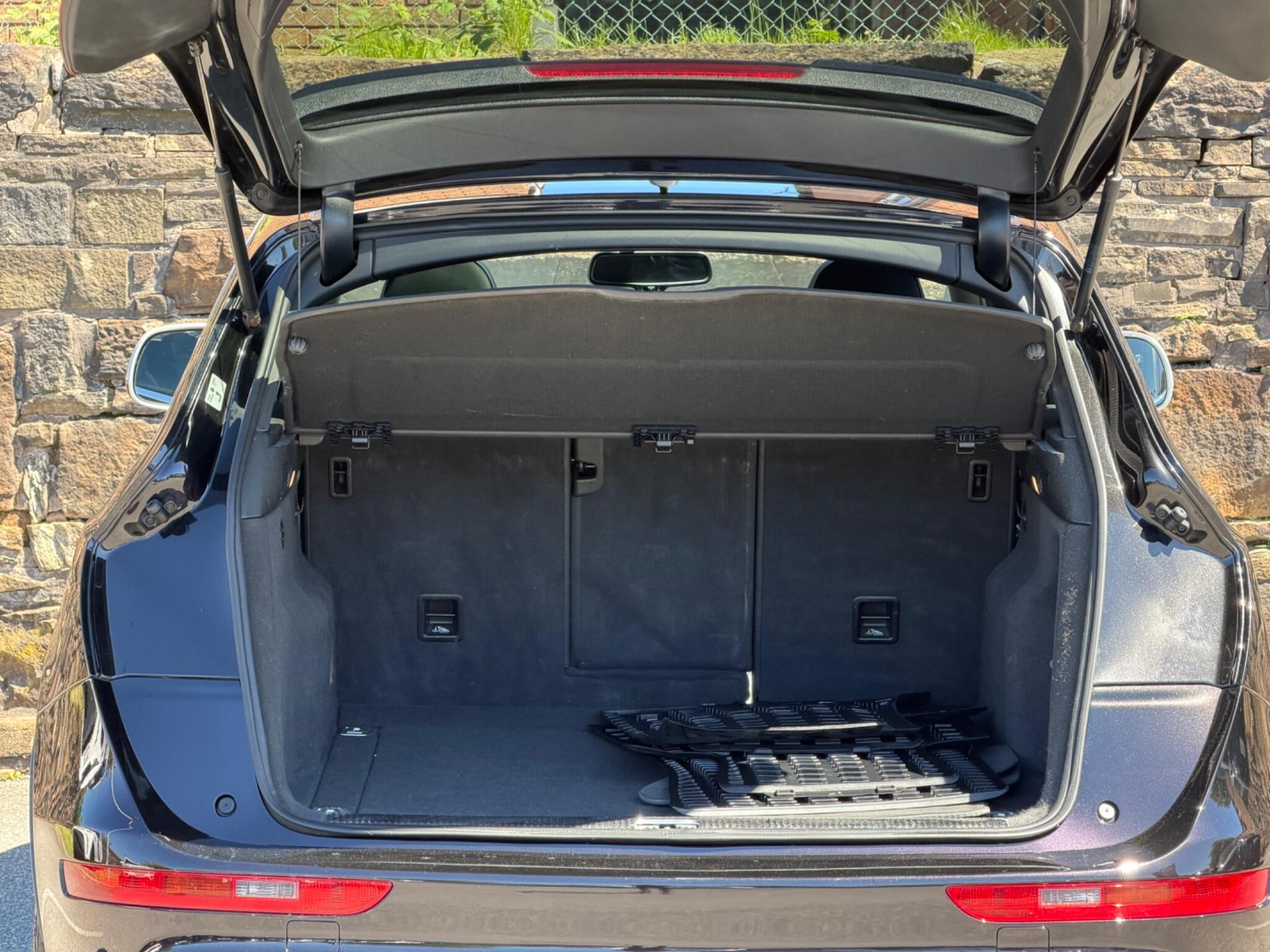 Audi SQ5 view 23