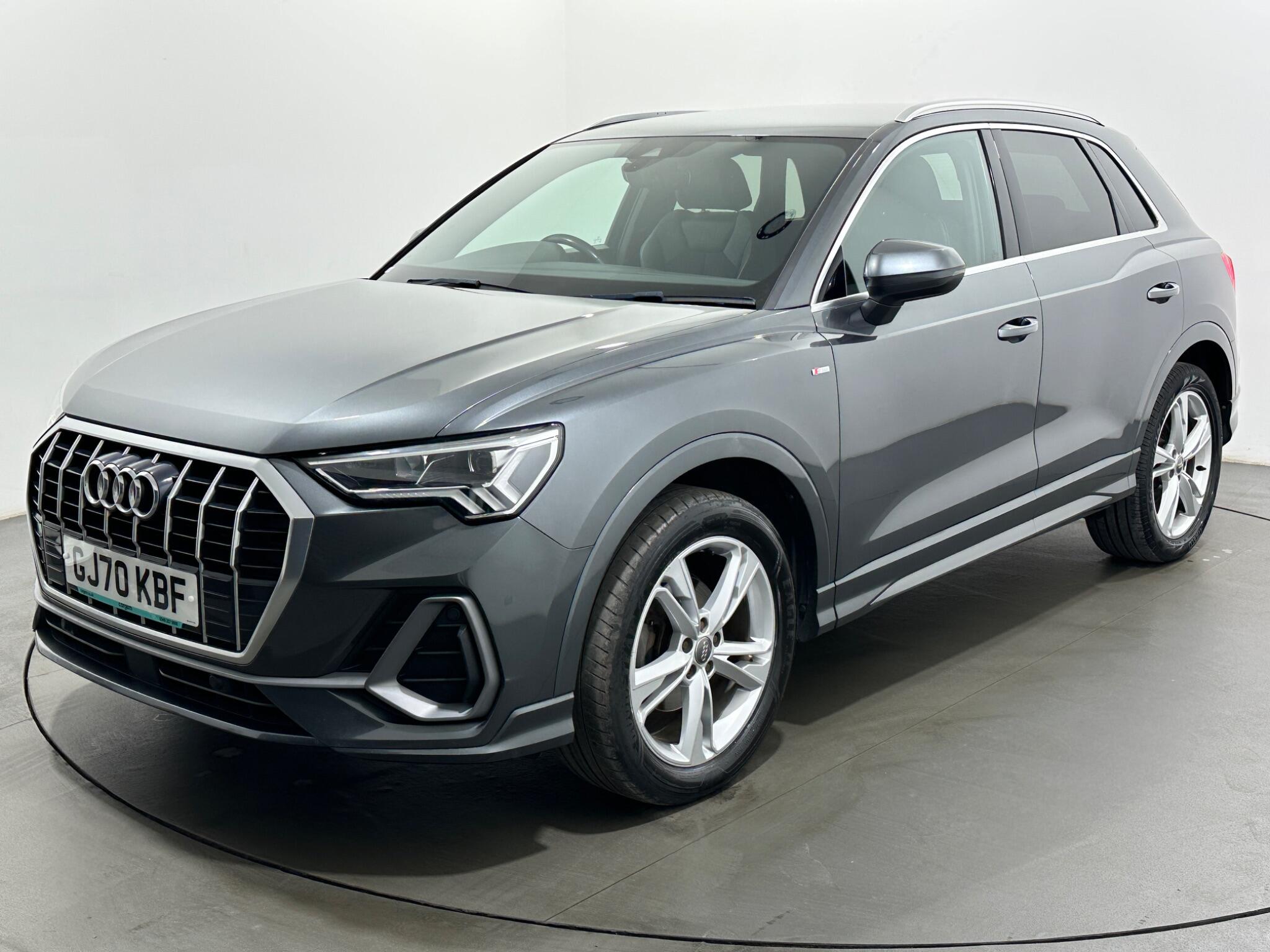 Audi Q3 view 53