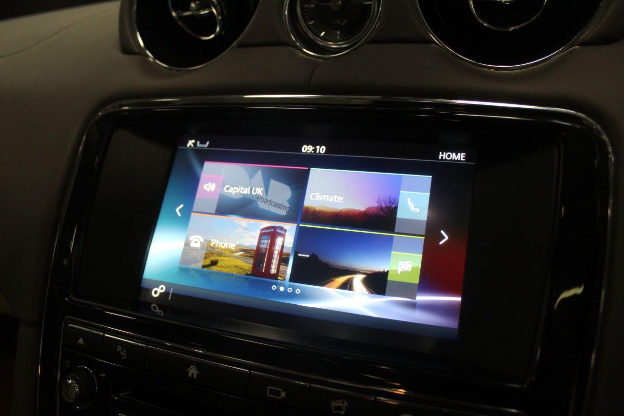 Jaguar XJ view 42