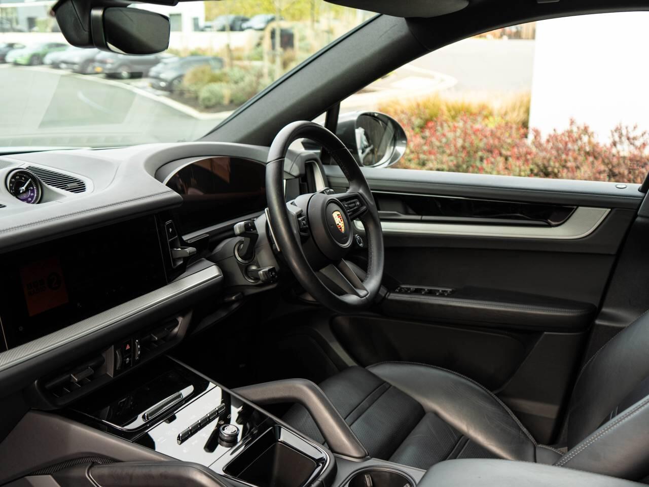Porsche Cayenne view 33
