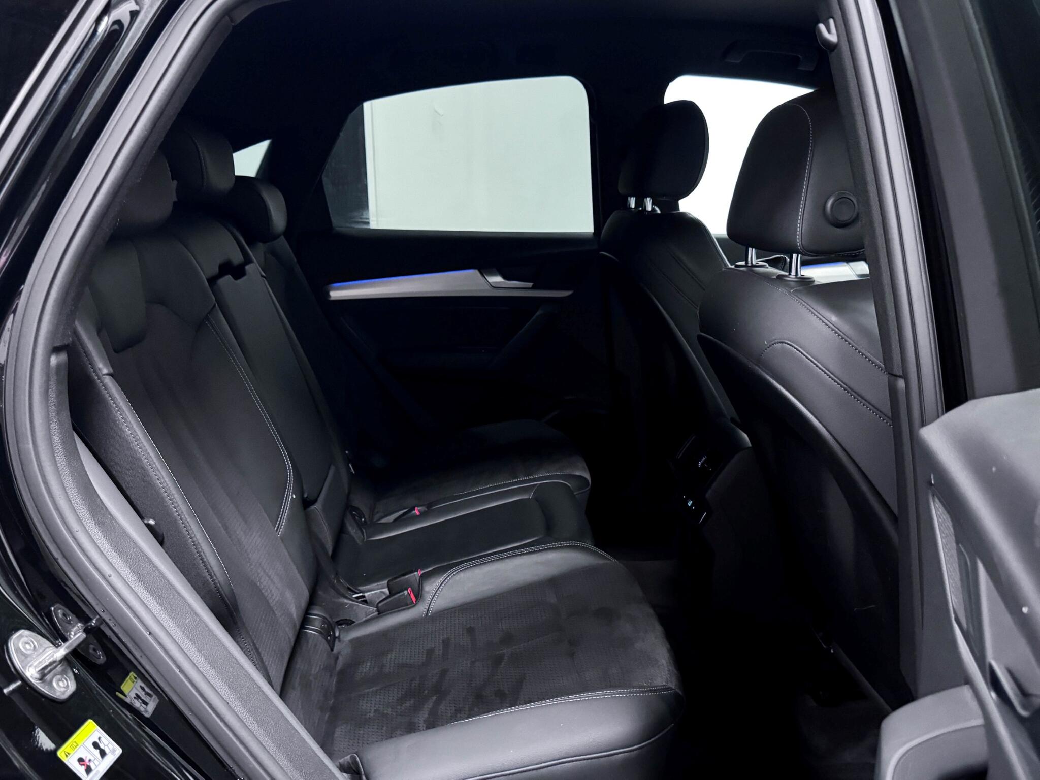Audi Q5 view 11