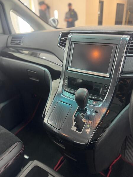 2013 Toyota Vellfire image 27