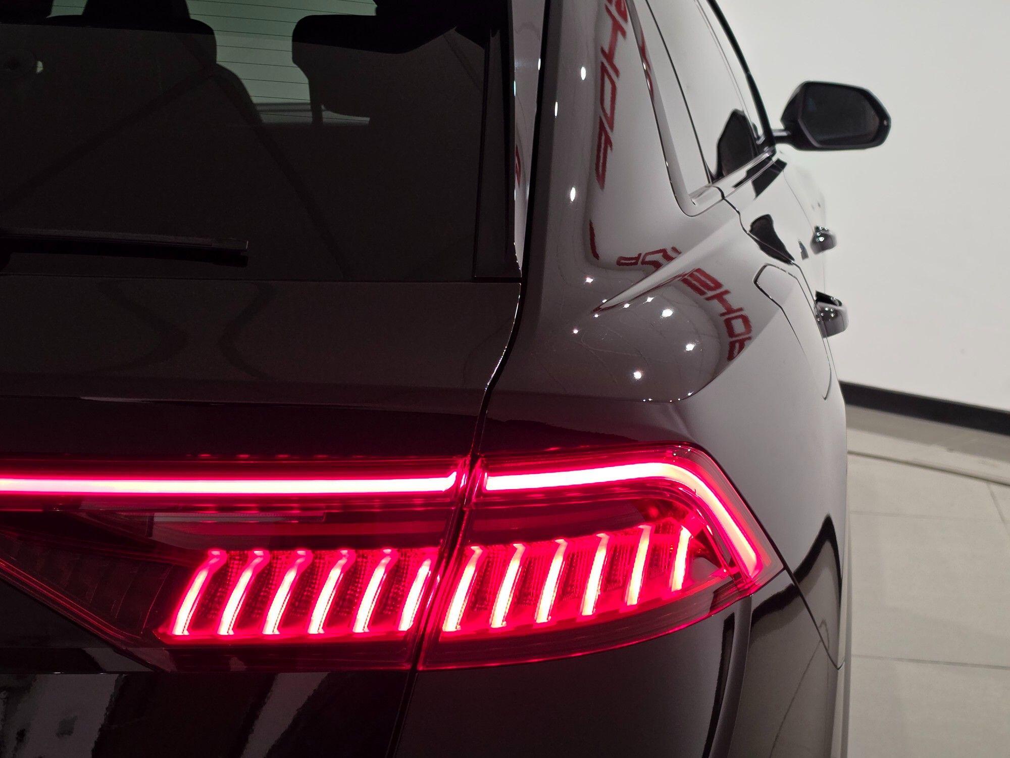 Audi Q8 view 46