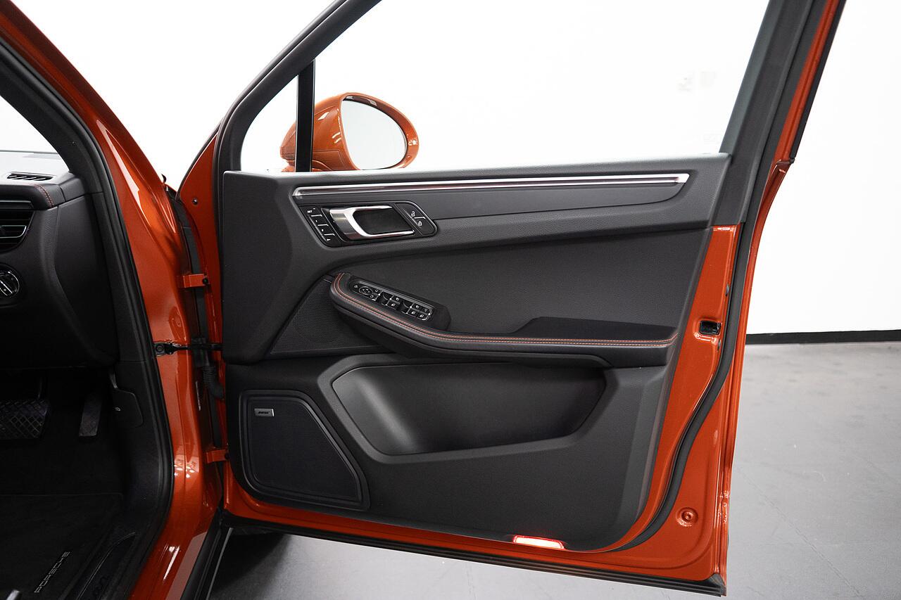 Porsche Macan view 19
