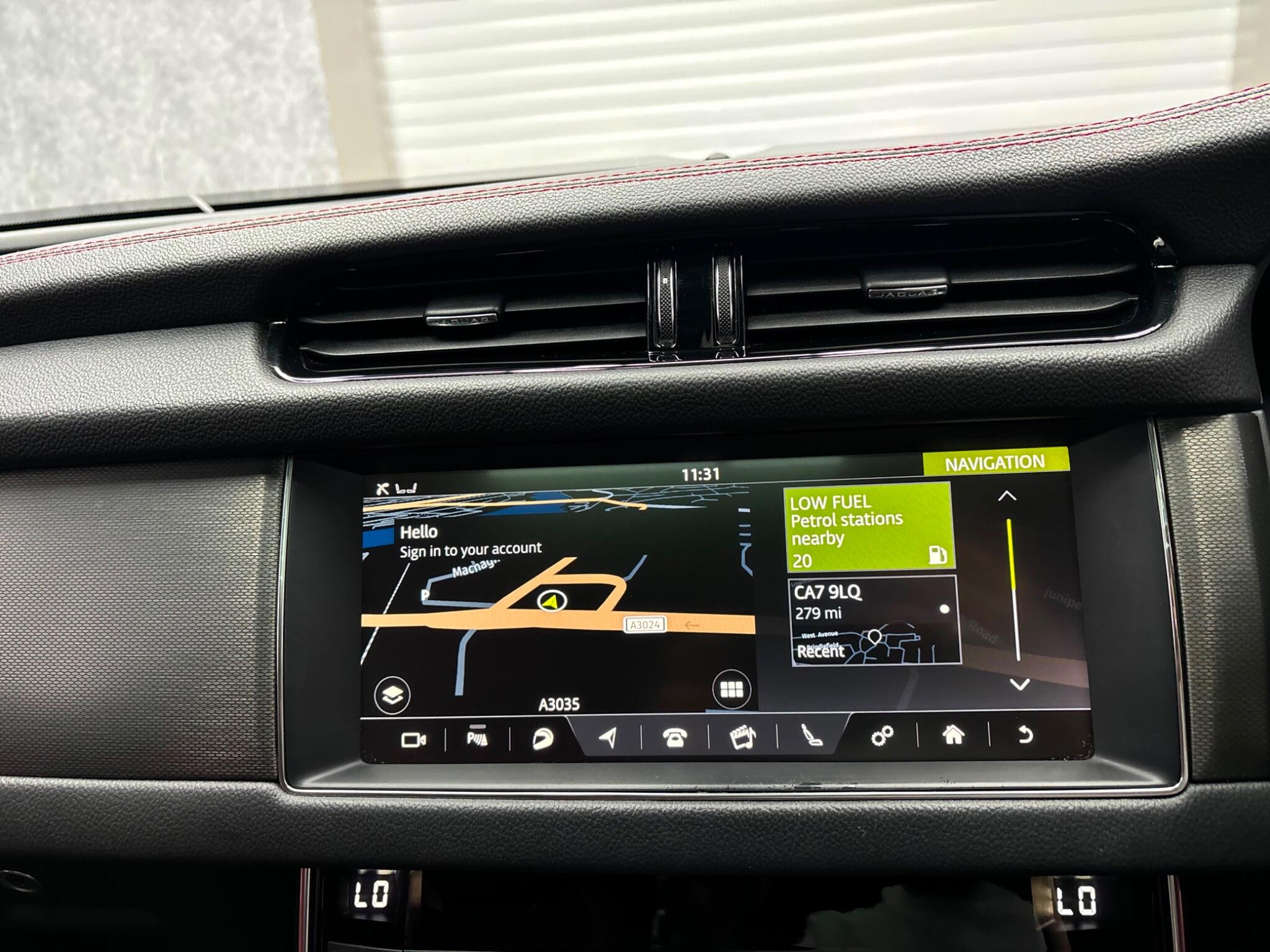 Jaguar XF view 18