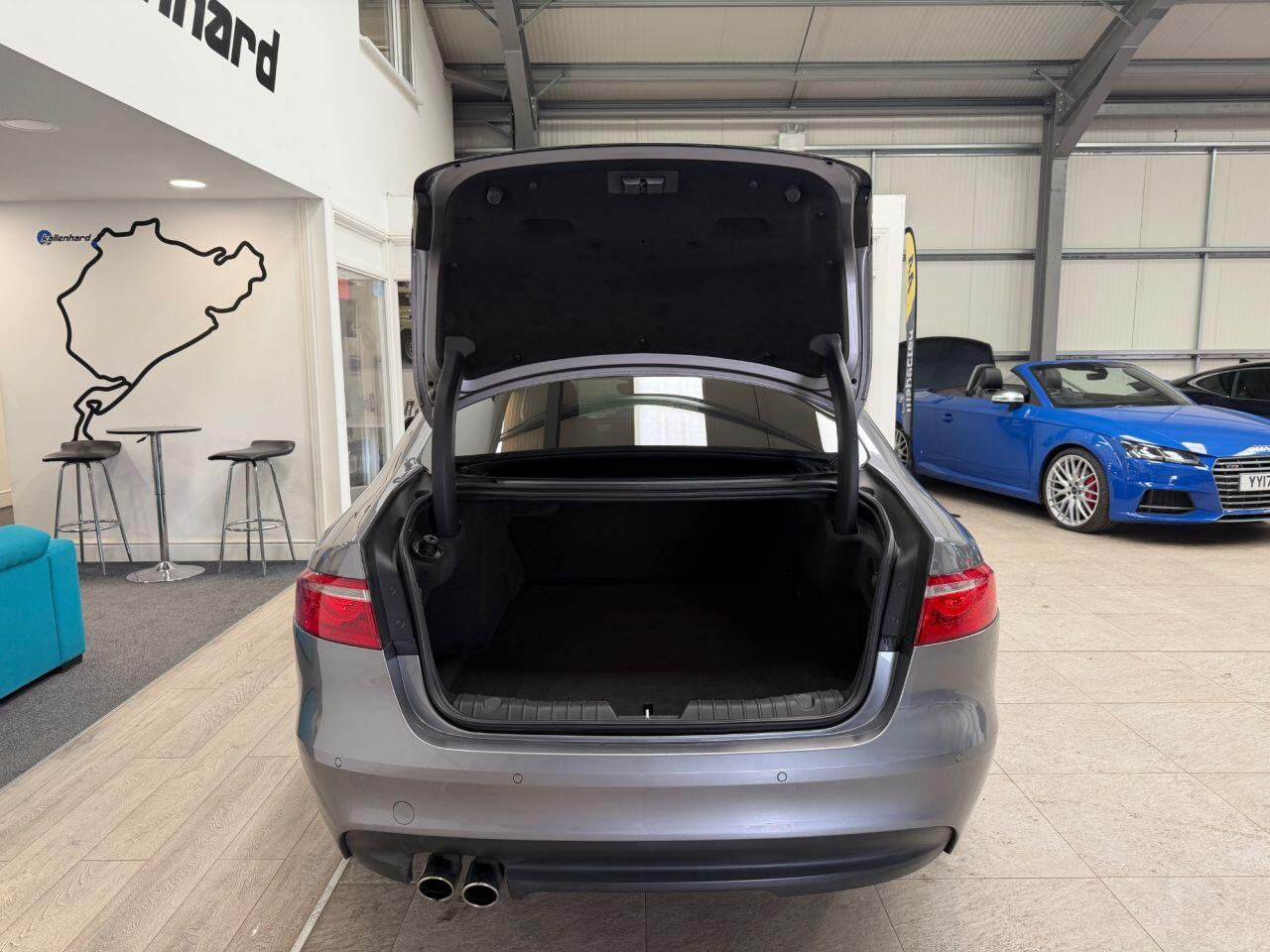 Jaguar XF view 44