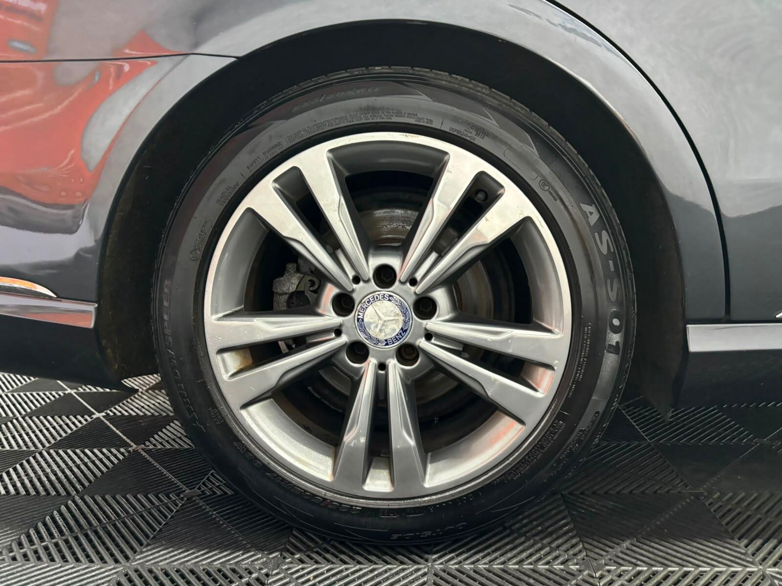 Mercedes-Benz E Class view 35