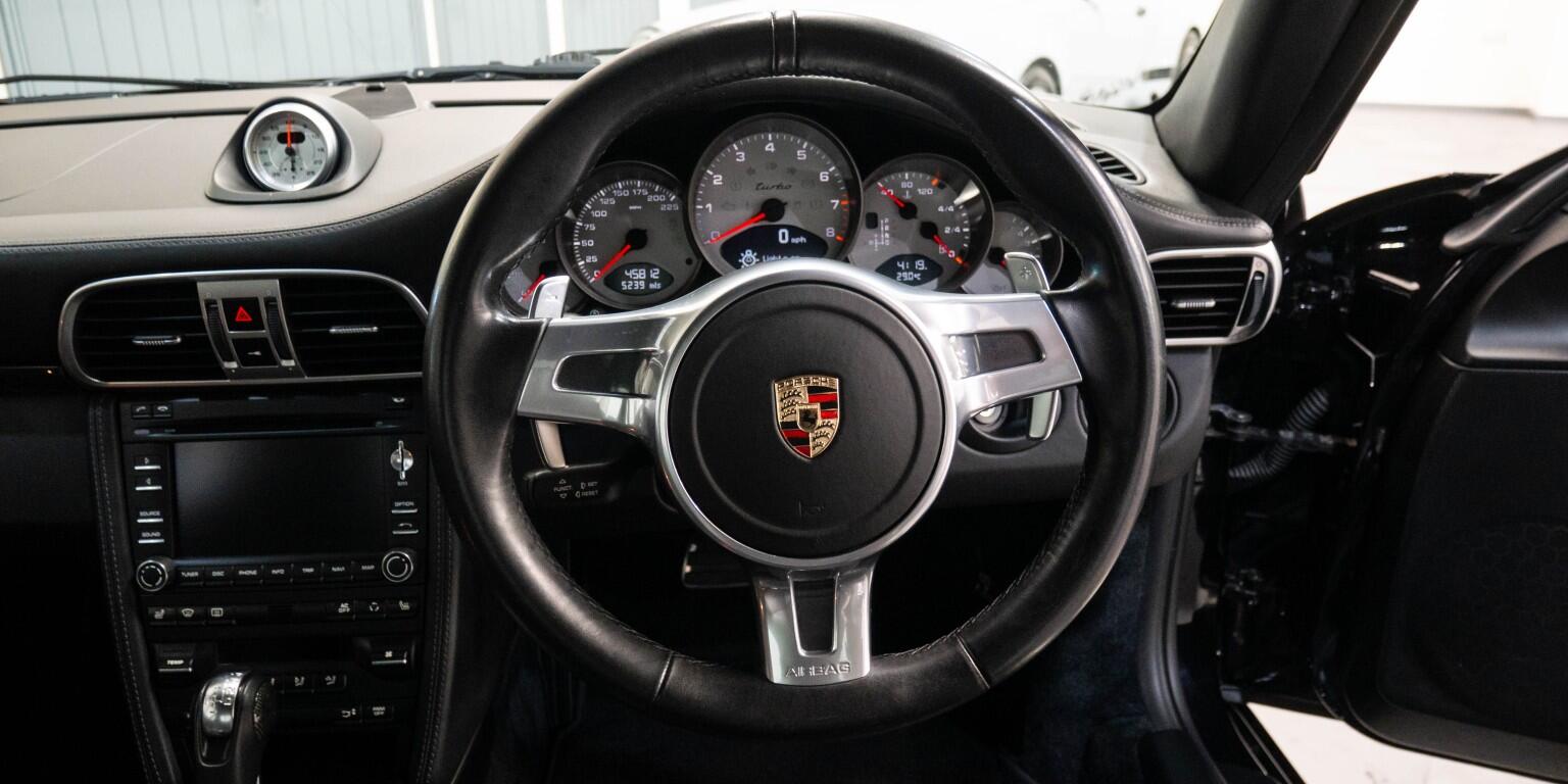Porsche 911 view 21