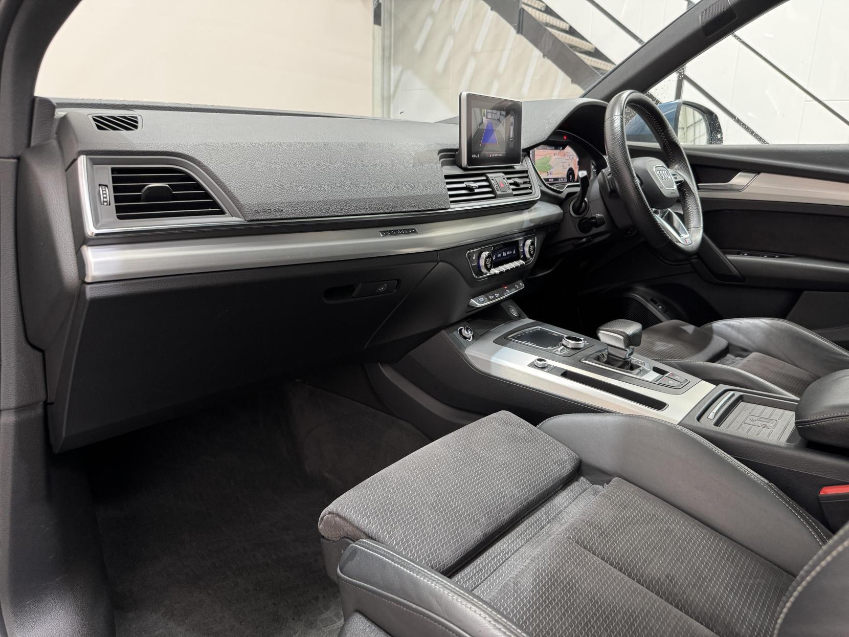 Audi Q5 view 54