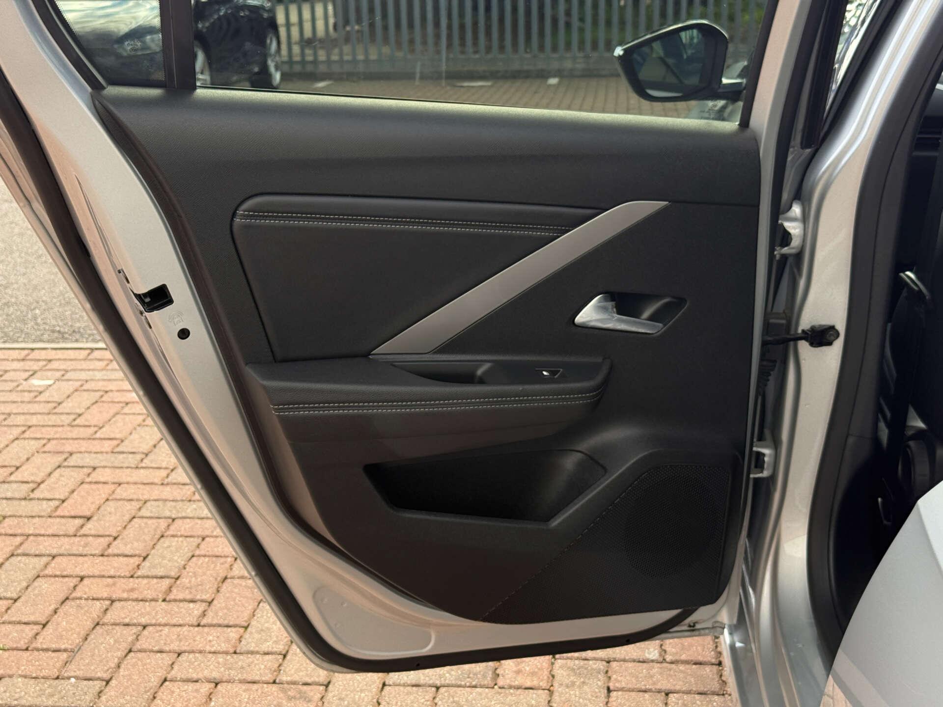 Vauxhall Astra Electric view 36