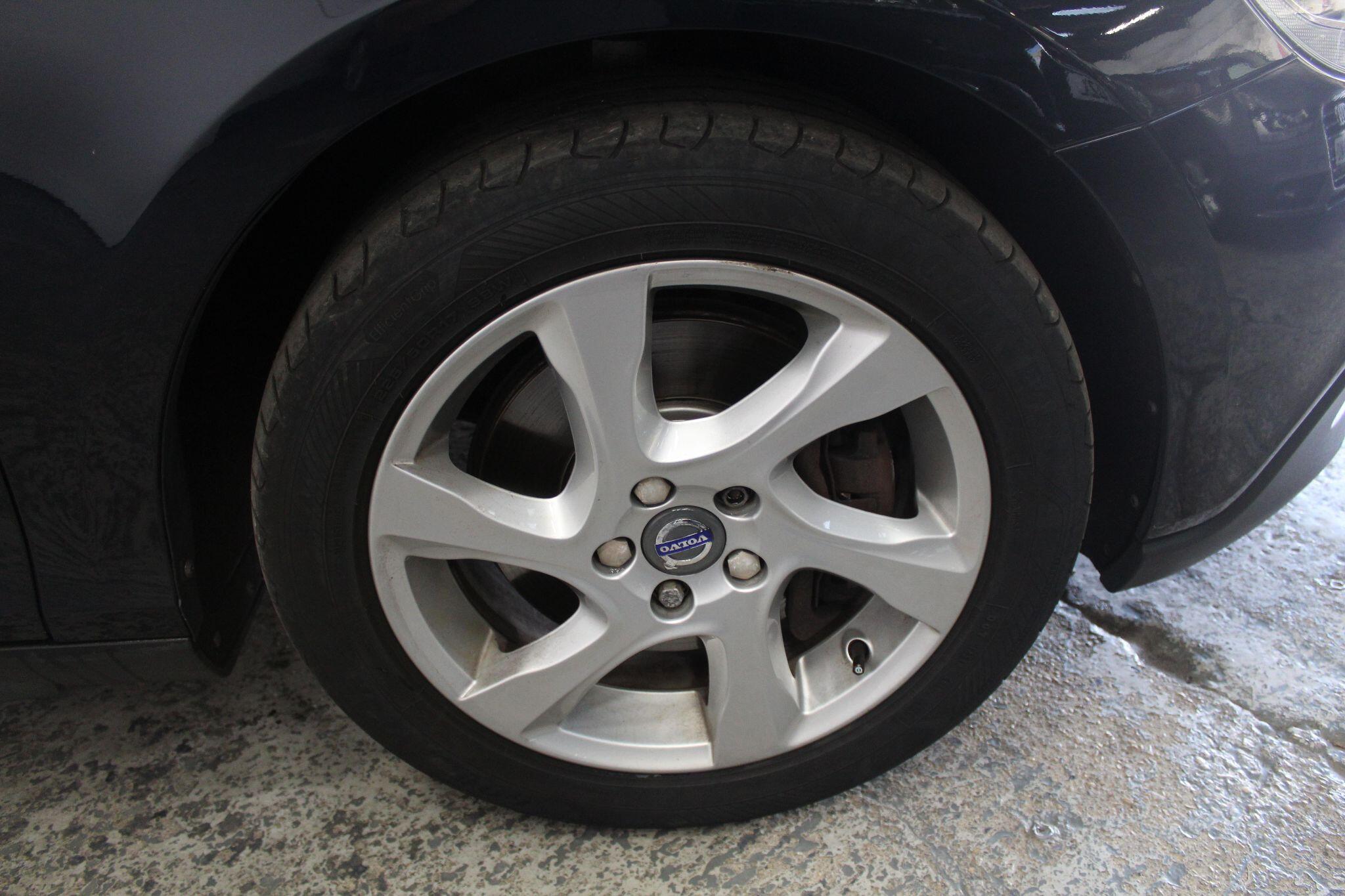 Volvo V40 Cross Country view 52