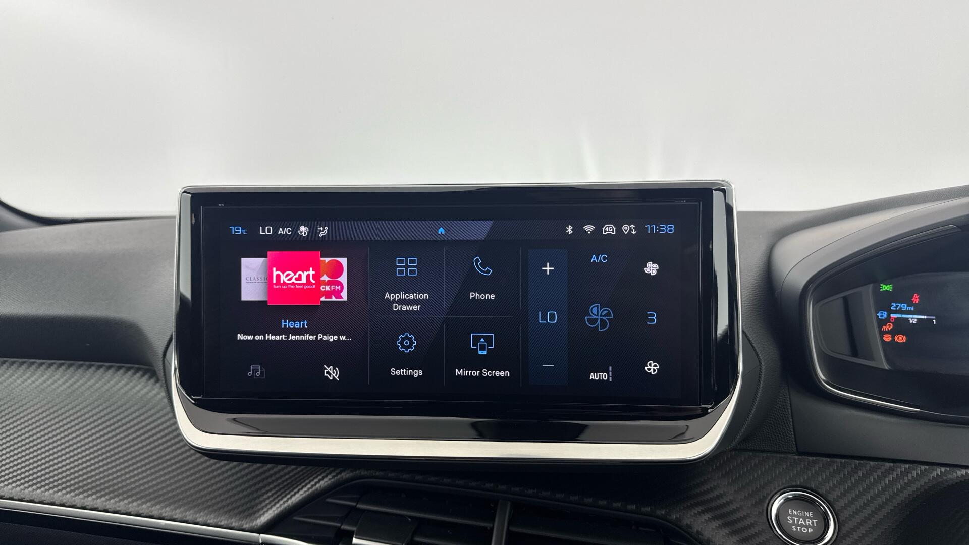 Peugeot 2008 view 12