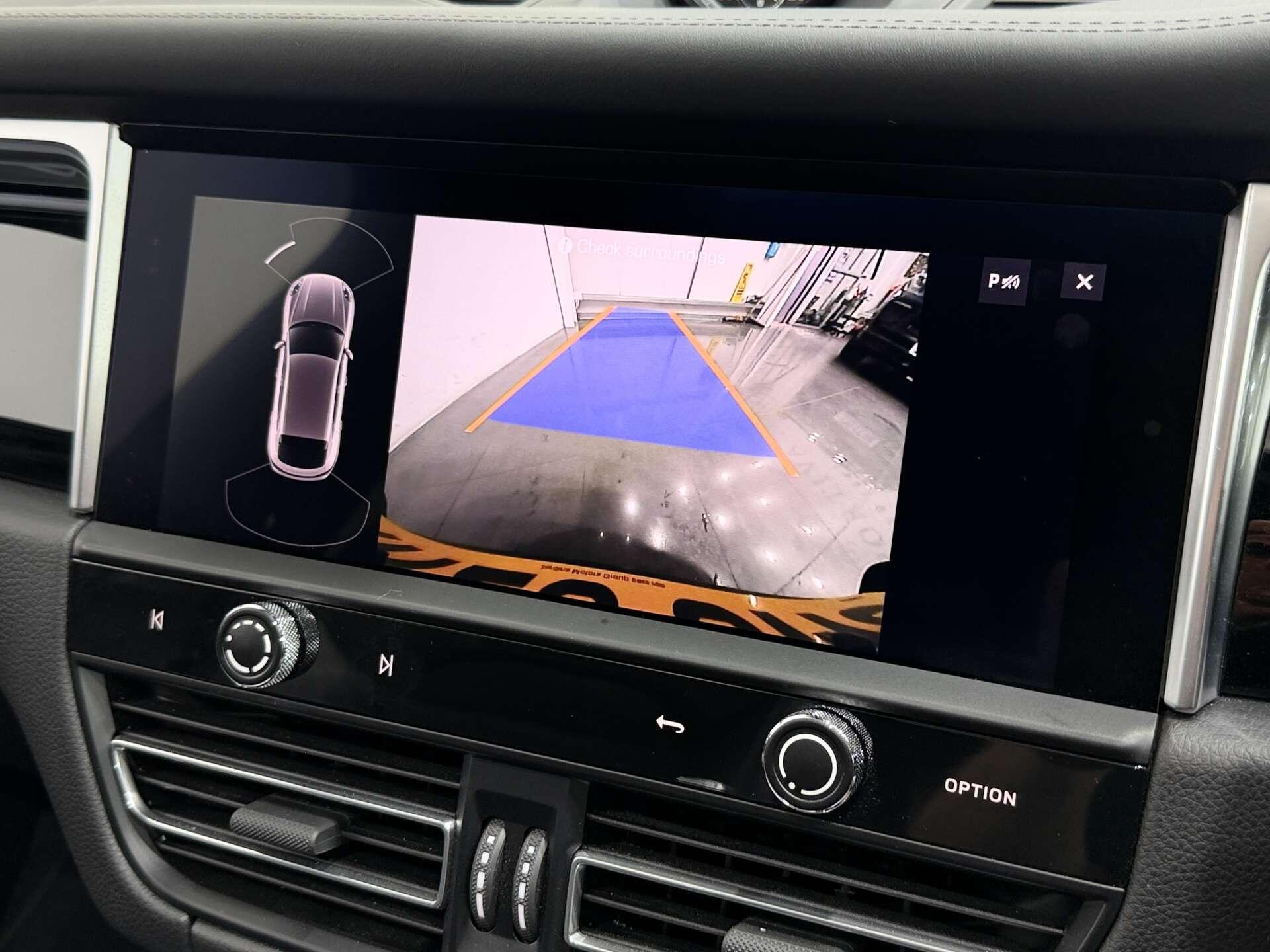 Porsche Macan view 50