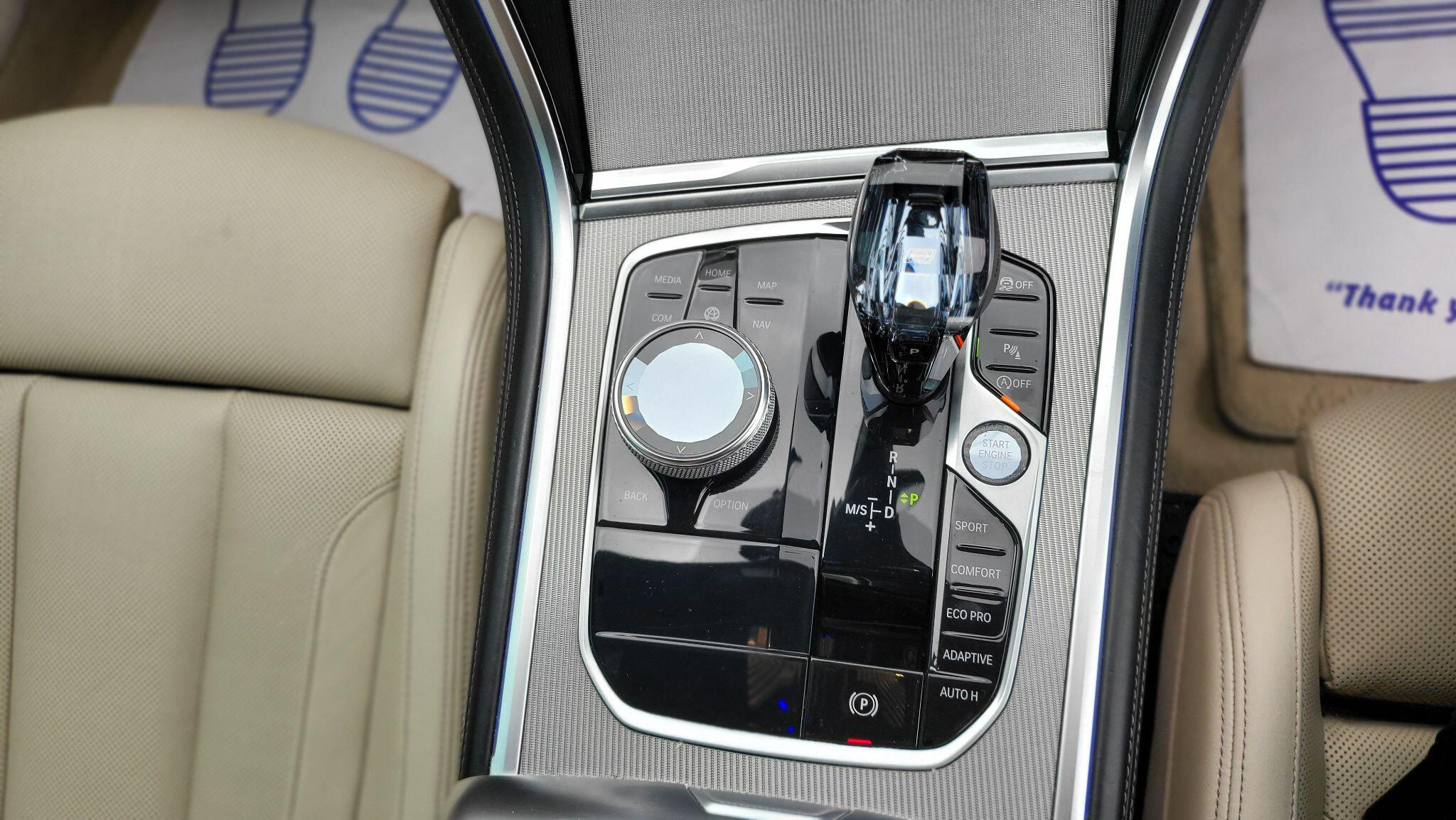 BMW 8 Series view 15