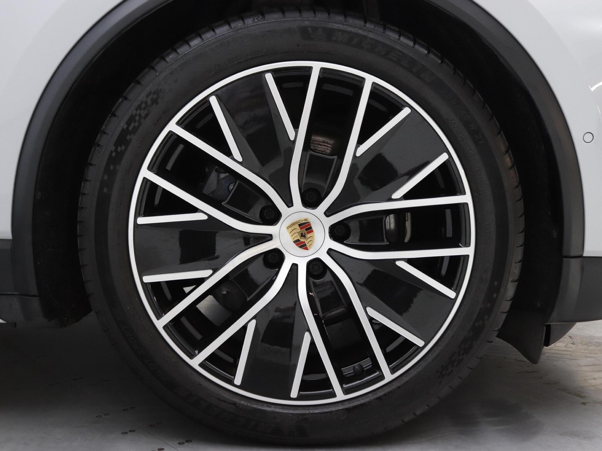 Porsche Macan view 8